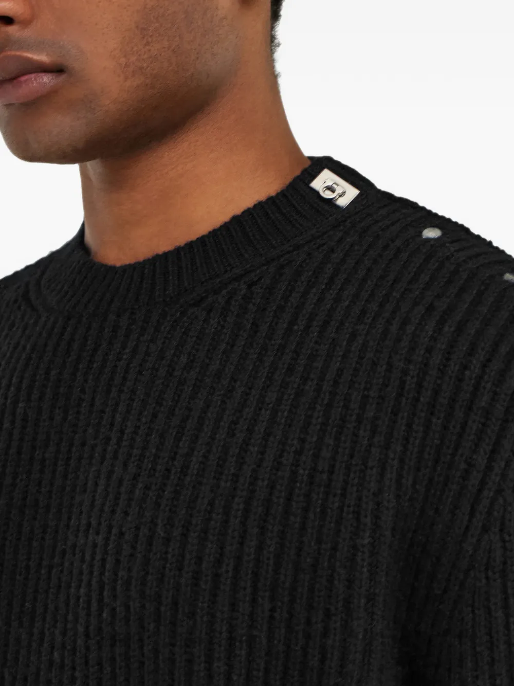 Ferragamo rib-knit crew-neck sweater with Hug buckle detail Zwart