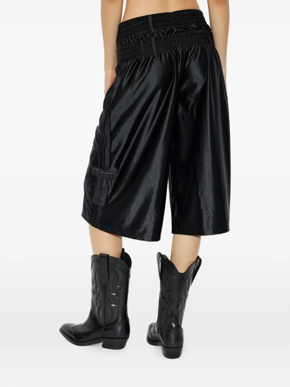adidas logo-patch satin-finish shorts Zwart