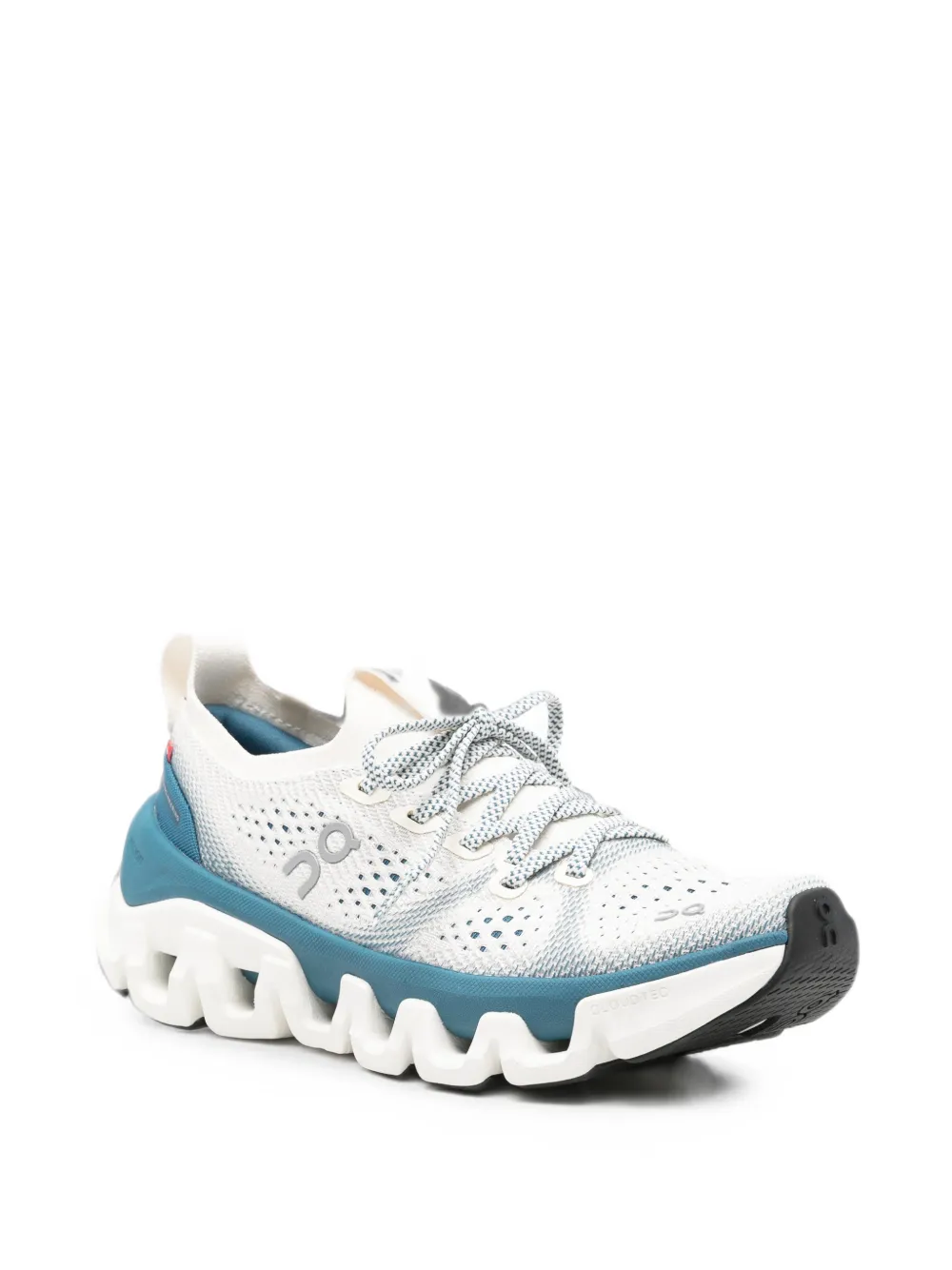 On Cloudtilt sneakers met geperforeerde details Beige