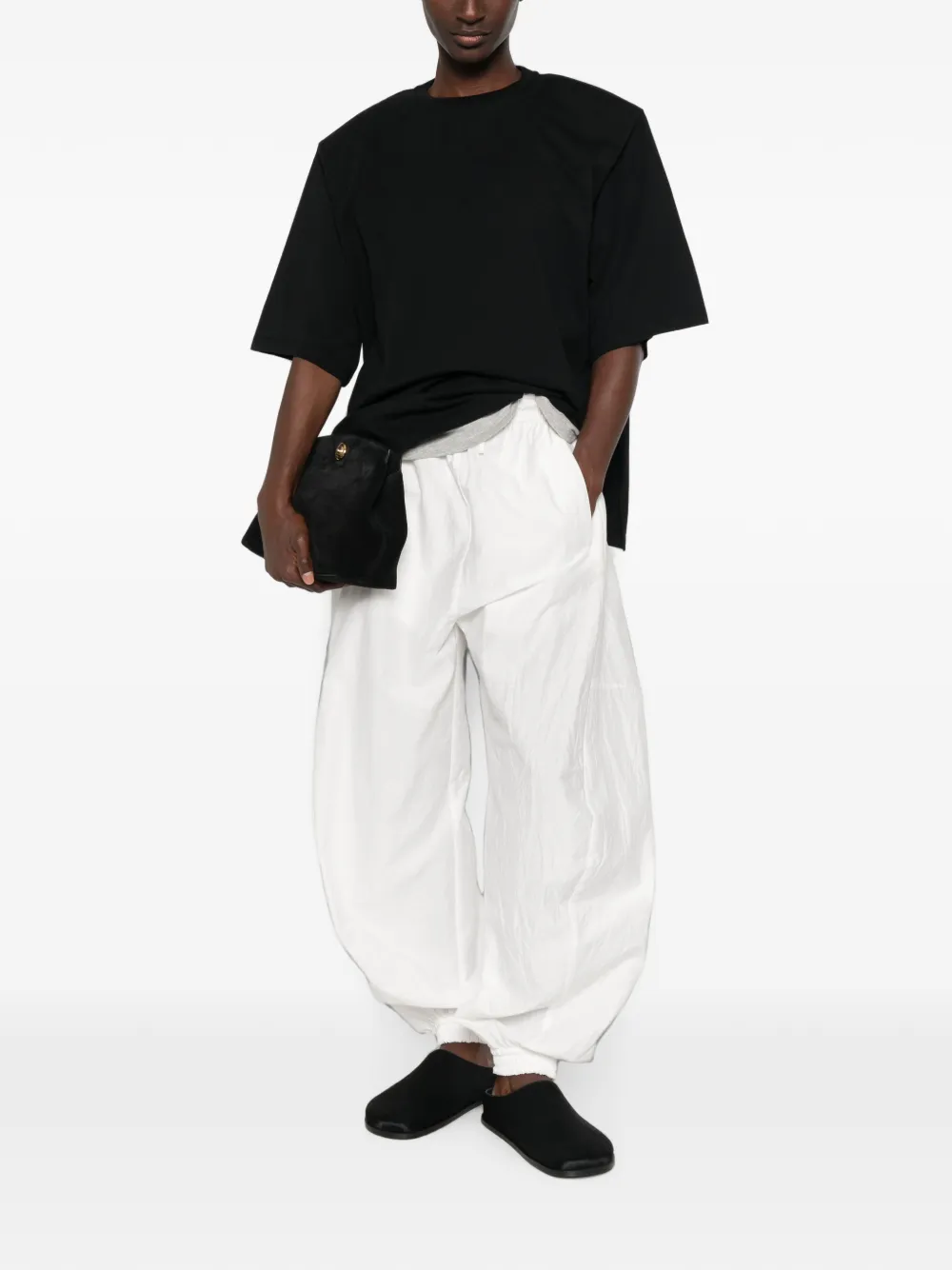 The Frankie Shop Anira padded-shoulder side-slit T-shirt Zwart