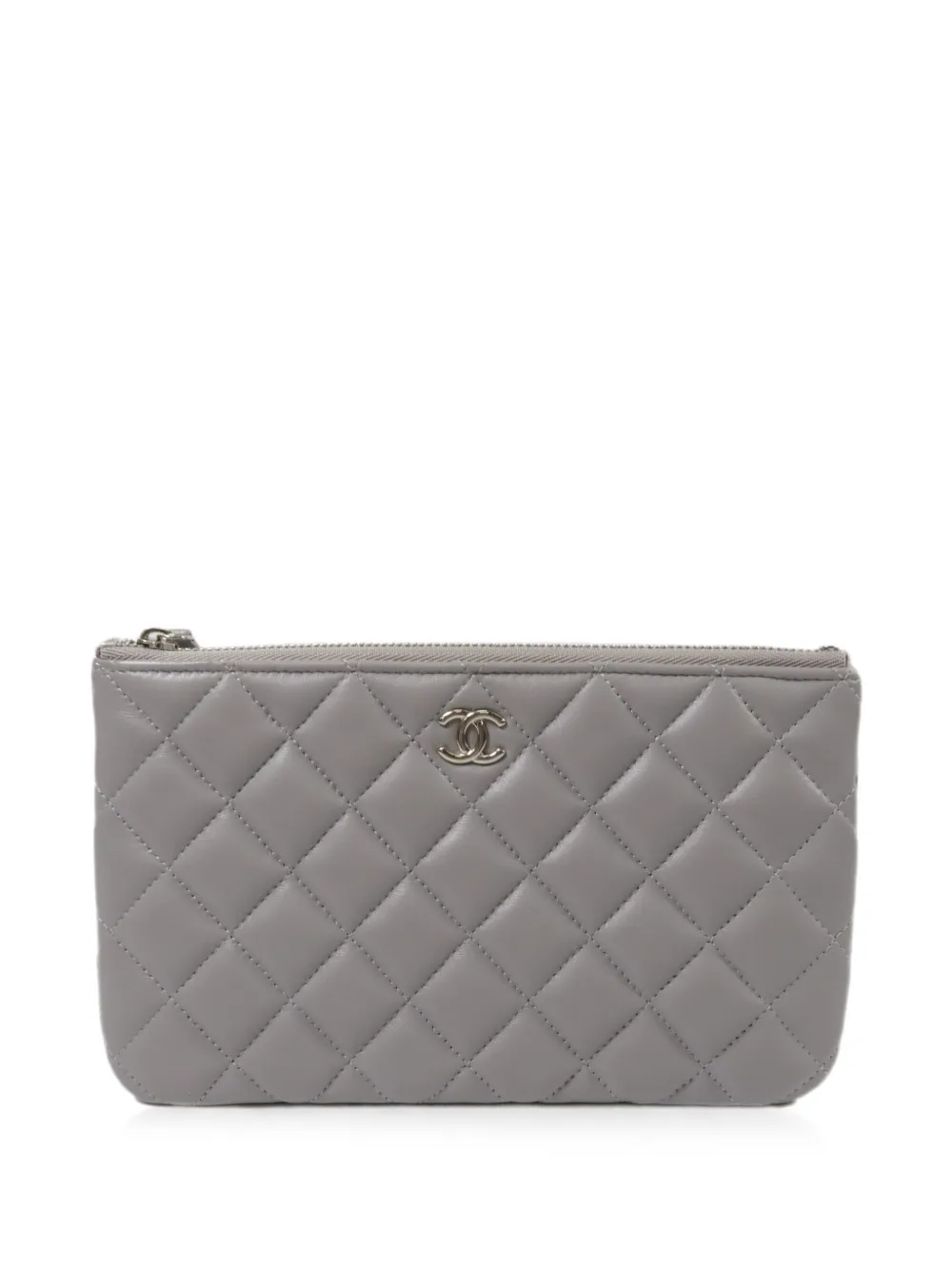 CHANEL Pre-Owned CC diamond-quilted pouch bag - Grigio