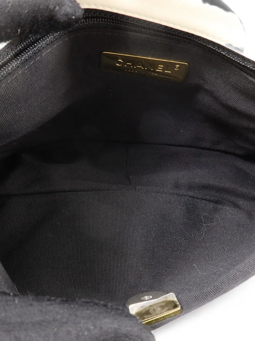 CHANEL Pre-Owned Kleine C19 diamantvormig gewatteerde schoudertas Wit