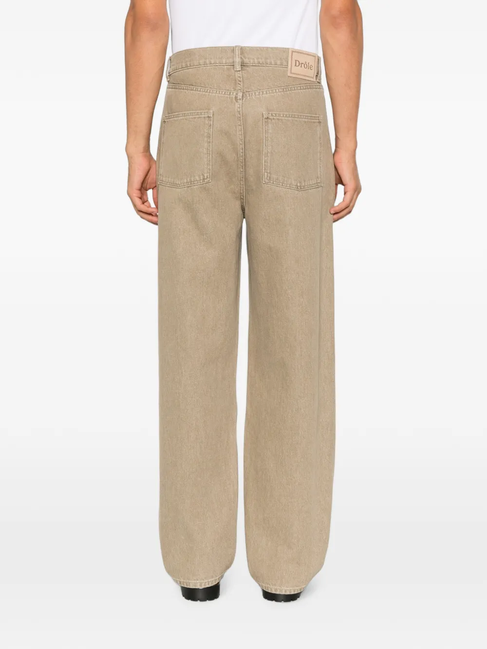 Drôle De Monsieur Jeans met logopatch en riemlus Beige