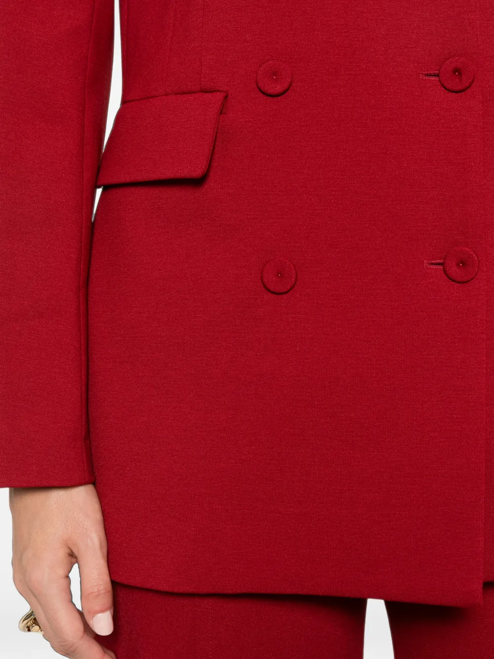 Liviana Conti Jas met dubbele rij knopen en ronde hals Rood