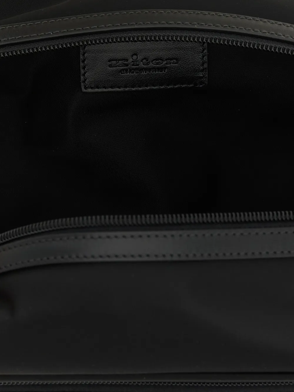 Kiton Toilettas met logoplakkaat en leren afwerking Zwart