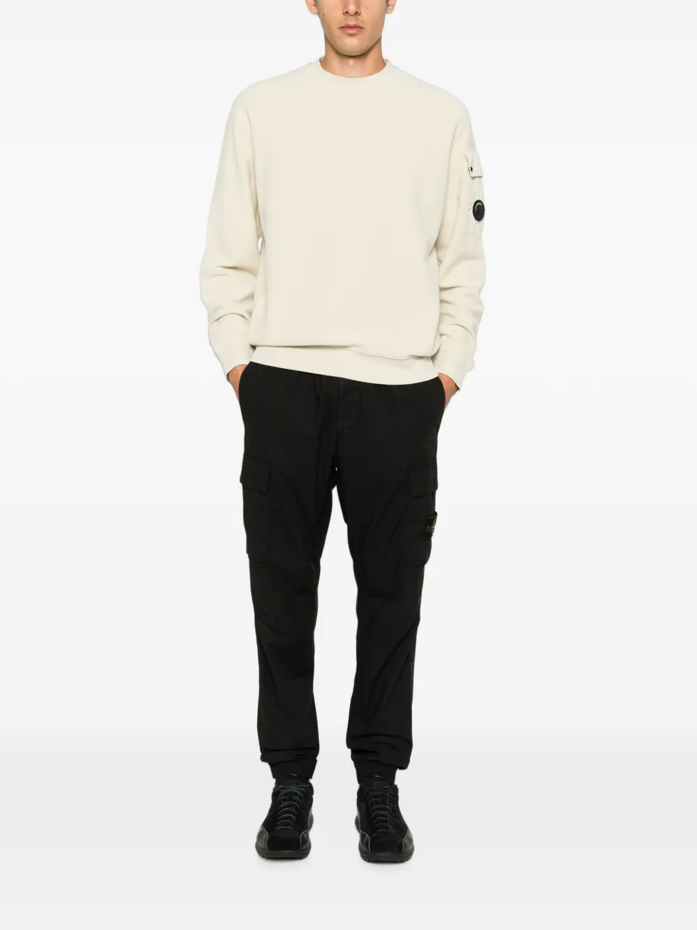 C.P. Company Sweater met Lens-detail en zak op de mouw Beige