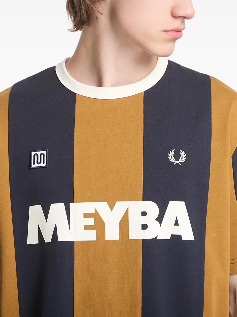 Fred Perry T-shirt met verticale streep en logo-print Bruin