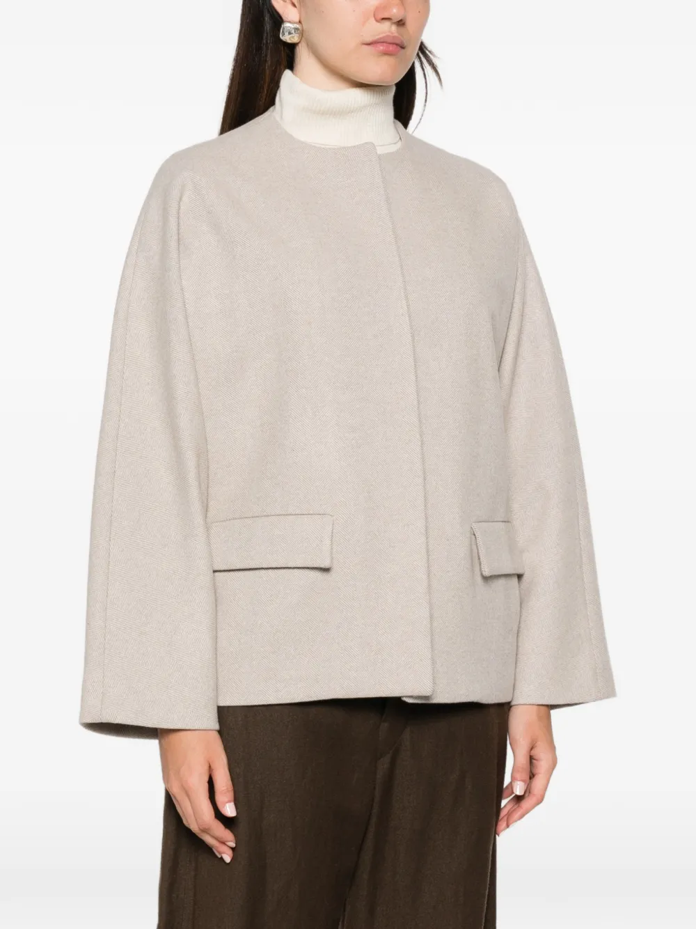 Liviana Conti Jack met klepzak en visgraatpatroon Beige