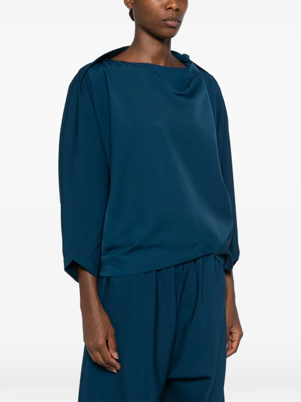 132 5. Issey Miyake Gedrapeerde top met boothals Blauw
