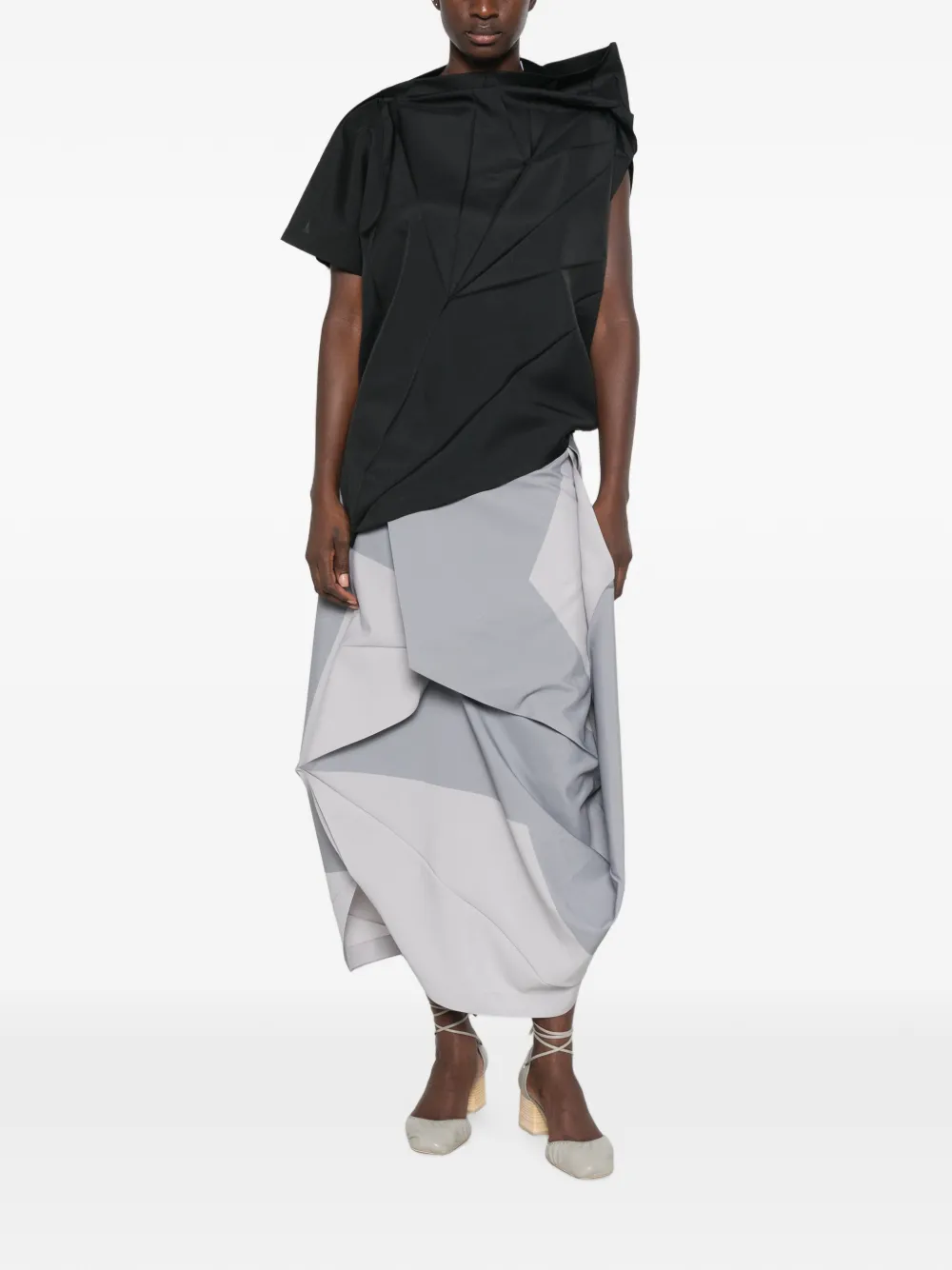 132 5. Issey Miyake Maxi-rok met vlakken en geometrische plooien Grijs