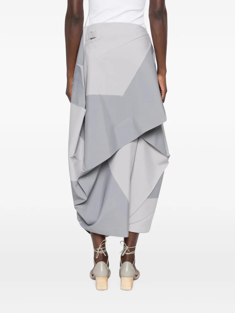 132 5. Issey Miyake Maxi-rok met vlakken en geometrische plooien Grijs