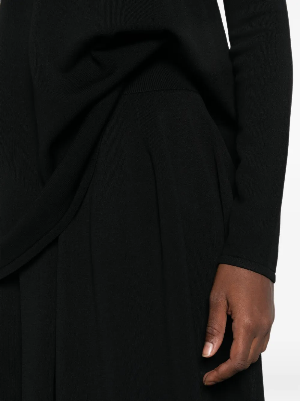 TOTEME ribbed-waist pleated midi skirt Zwart
