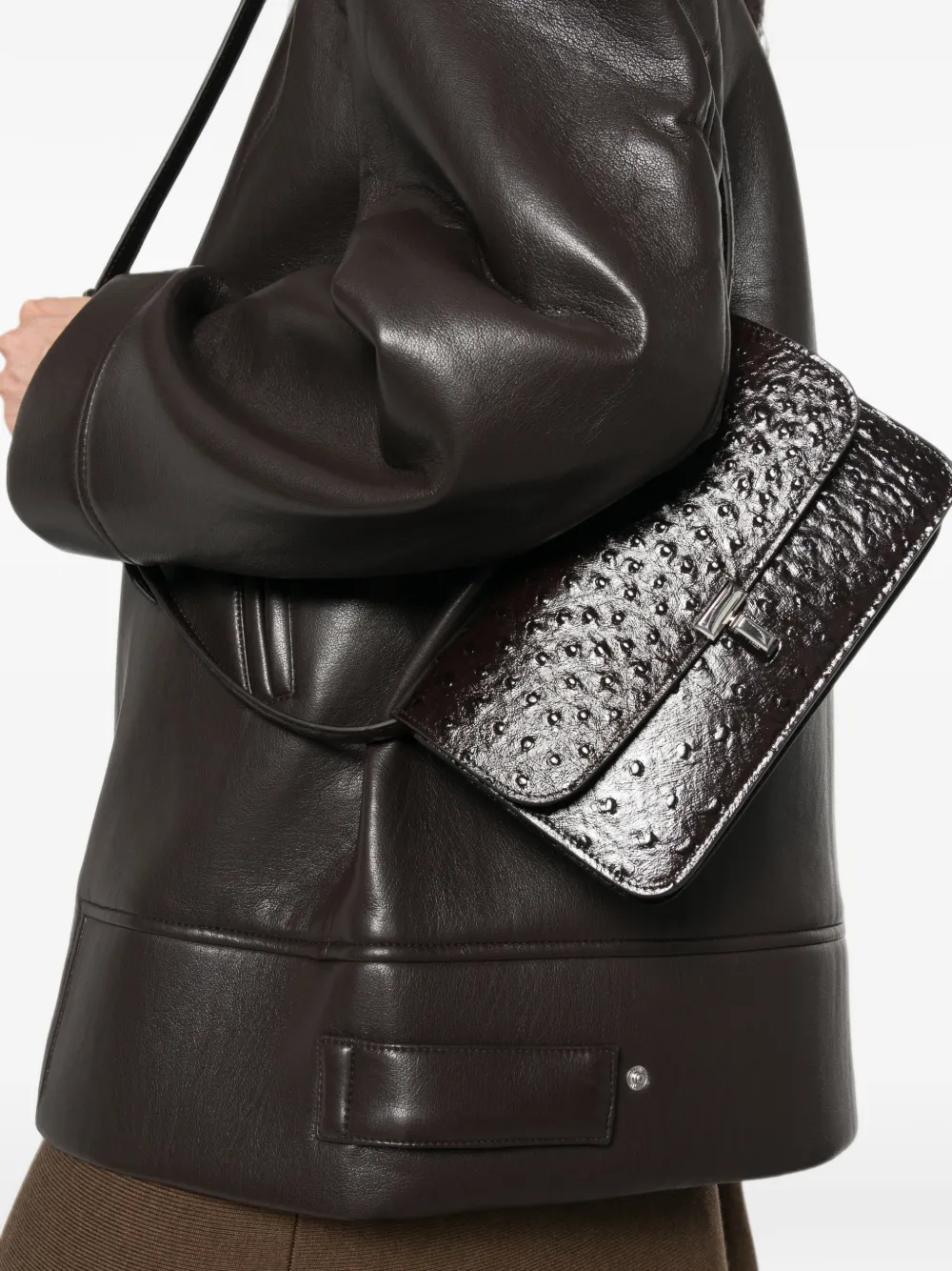 TOTEME T-lock crossbodytas met struisvogel-reliëf Rood
