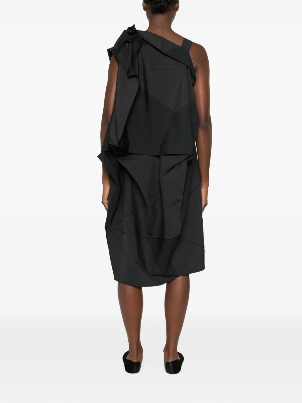 132 5. Issey Miyake Geplooide midi-jurk met geometrische print Zwart