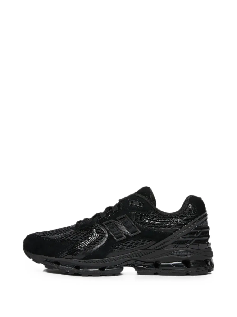 New Balance 1954R “Triple Black”: der Tech-Runner für jeden Tag