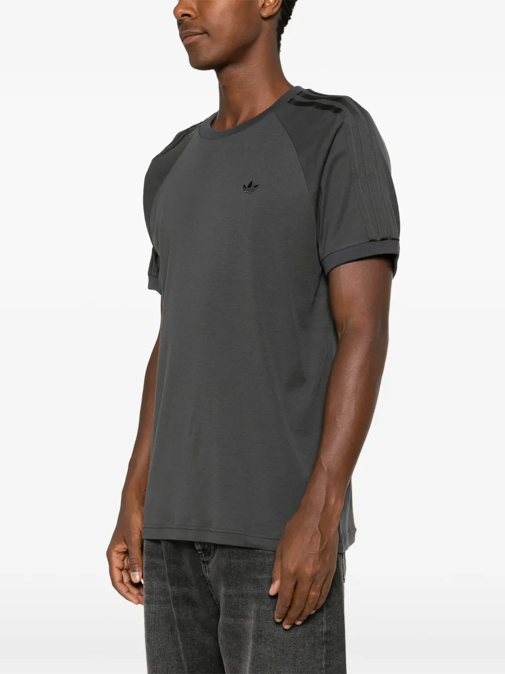 adidas T-shirt met logopatch en raglan mouwen Grijs