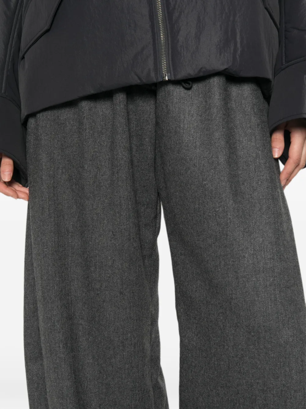 THELATEST Elastische broek Grijs
