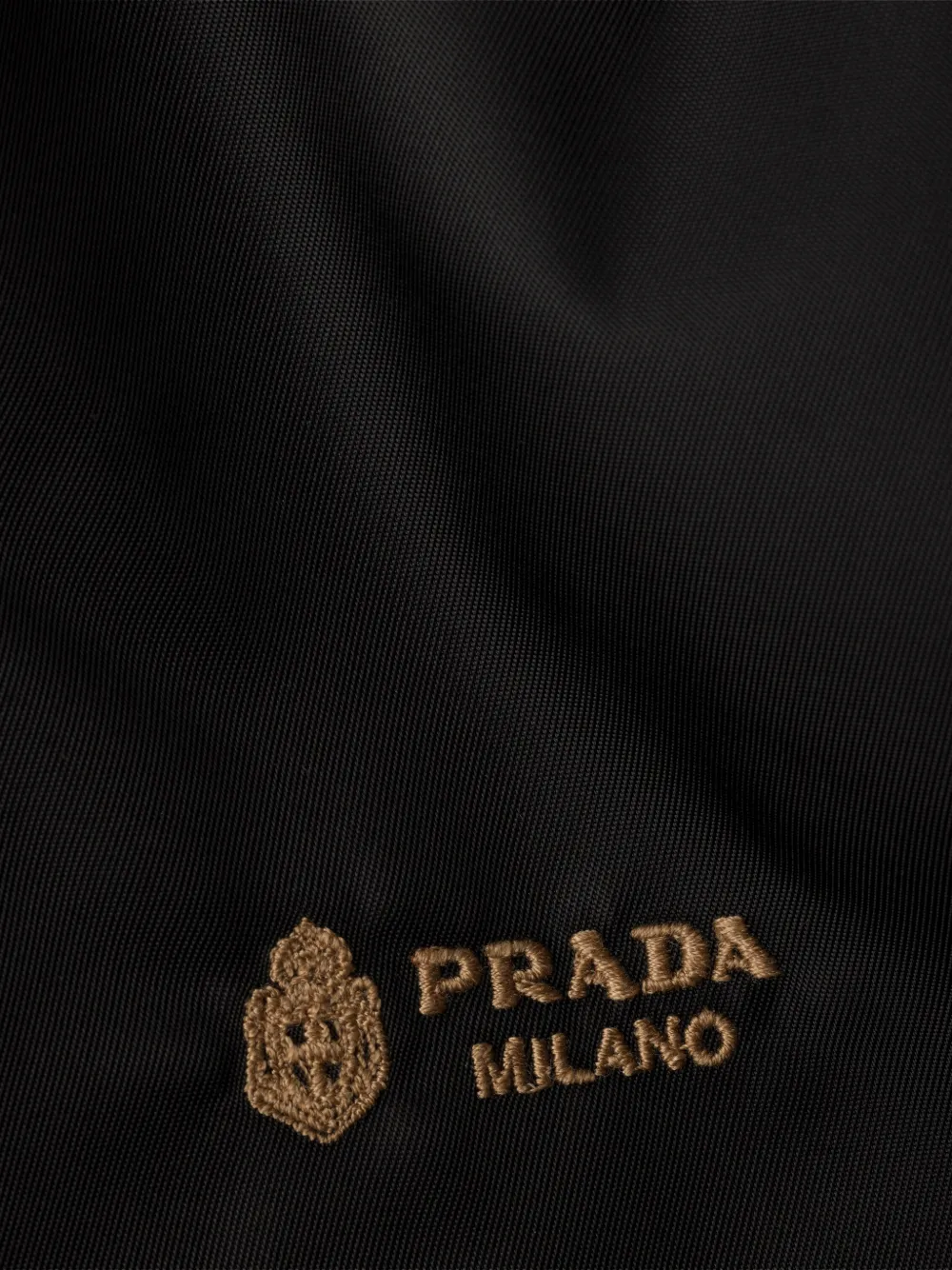 Prada Re-Nylon omkeerbare sjaal met capuchon en kamelenhaar Beige