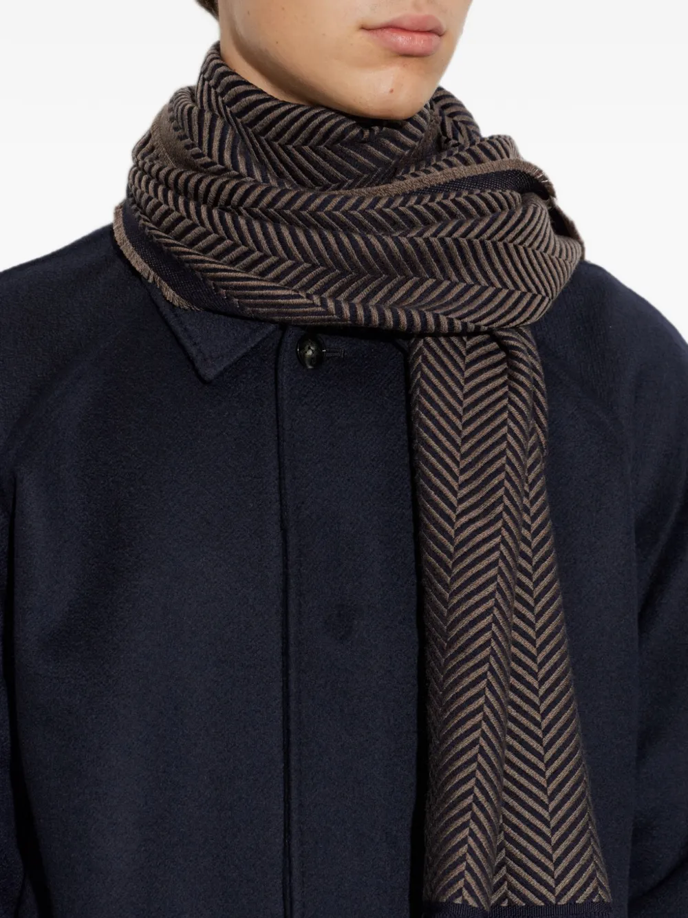 Giorgio Armani Wollen sjaal met visgraatpatroon Bruin