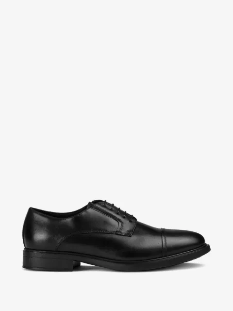 Doucal's cap-toe lace-up Derby shoes