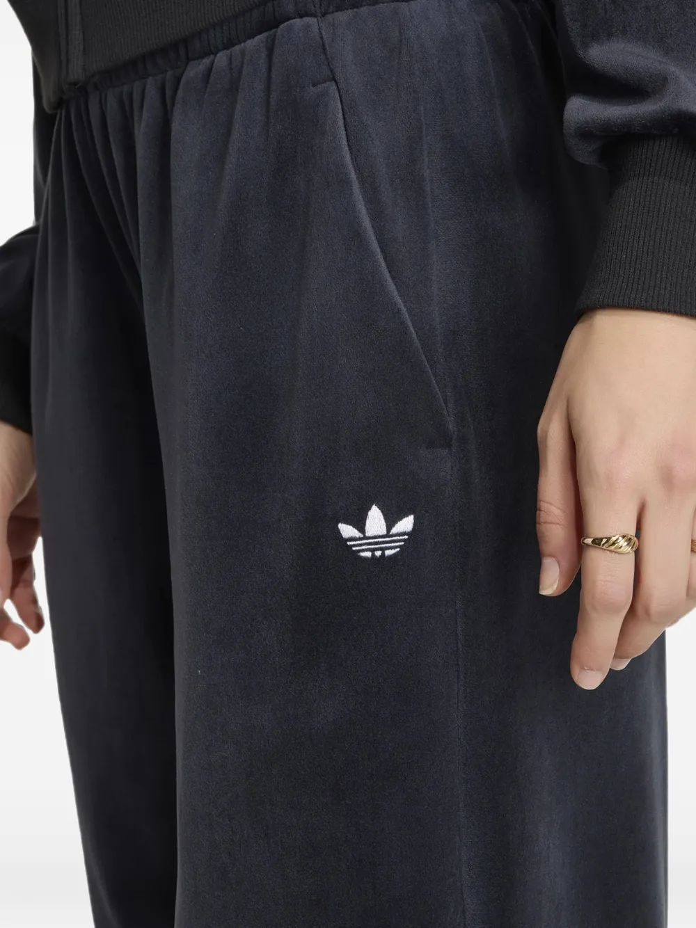 adidas Essentials fluwelen broek Zwart