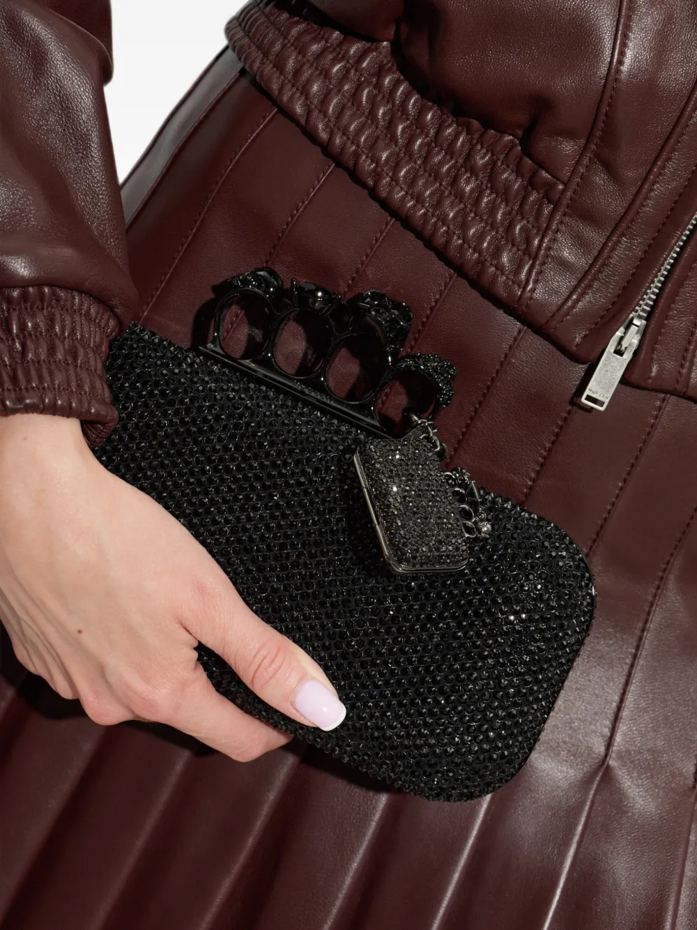 Alexander McQueen Knuckle clutch tassenbedel Zwart