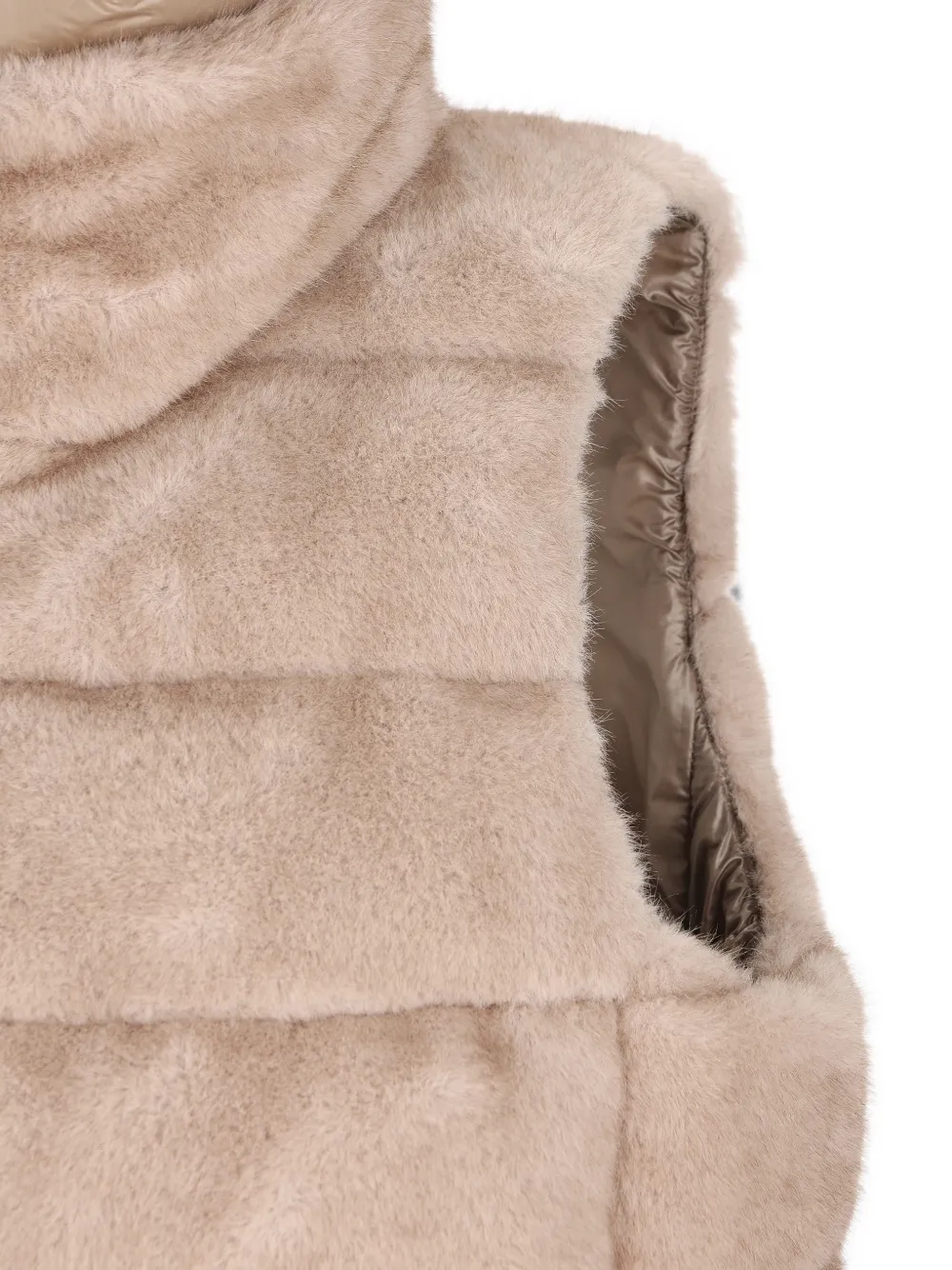 Herno Bodywarmer van imitatiebont Beige