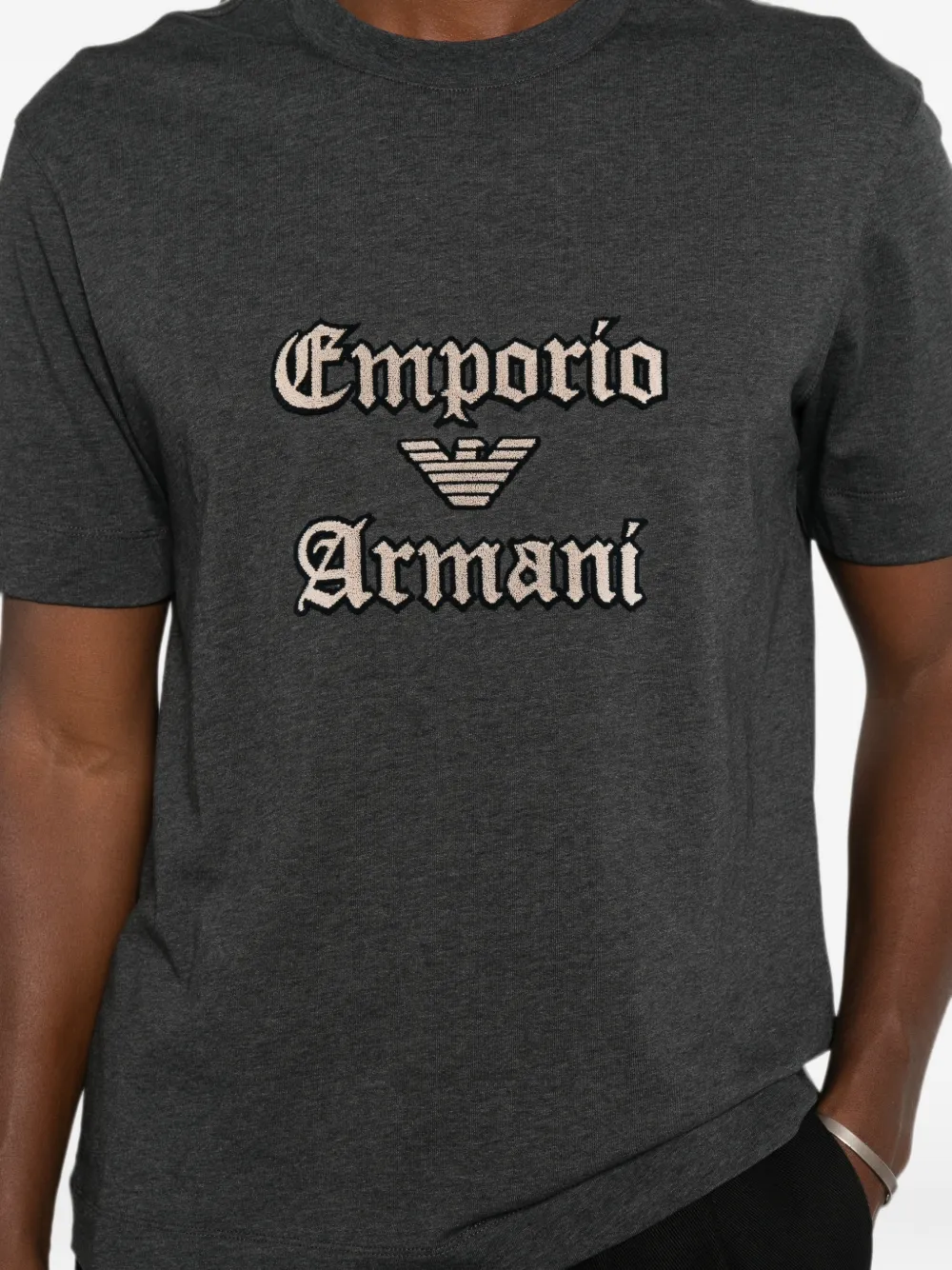 Emporio Armani T-shirt met geborduurd logo Grijs