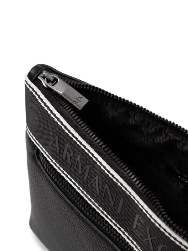 Armani Exchange ロゴ クラッチバッグ | ブラック | FARFETCH JP