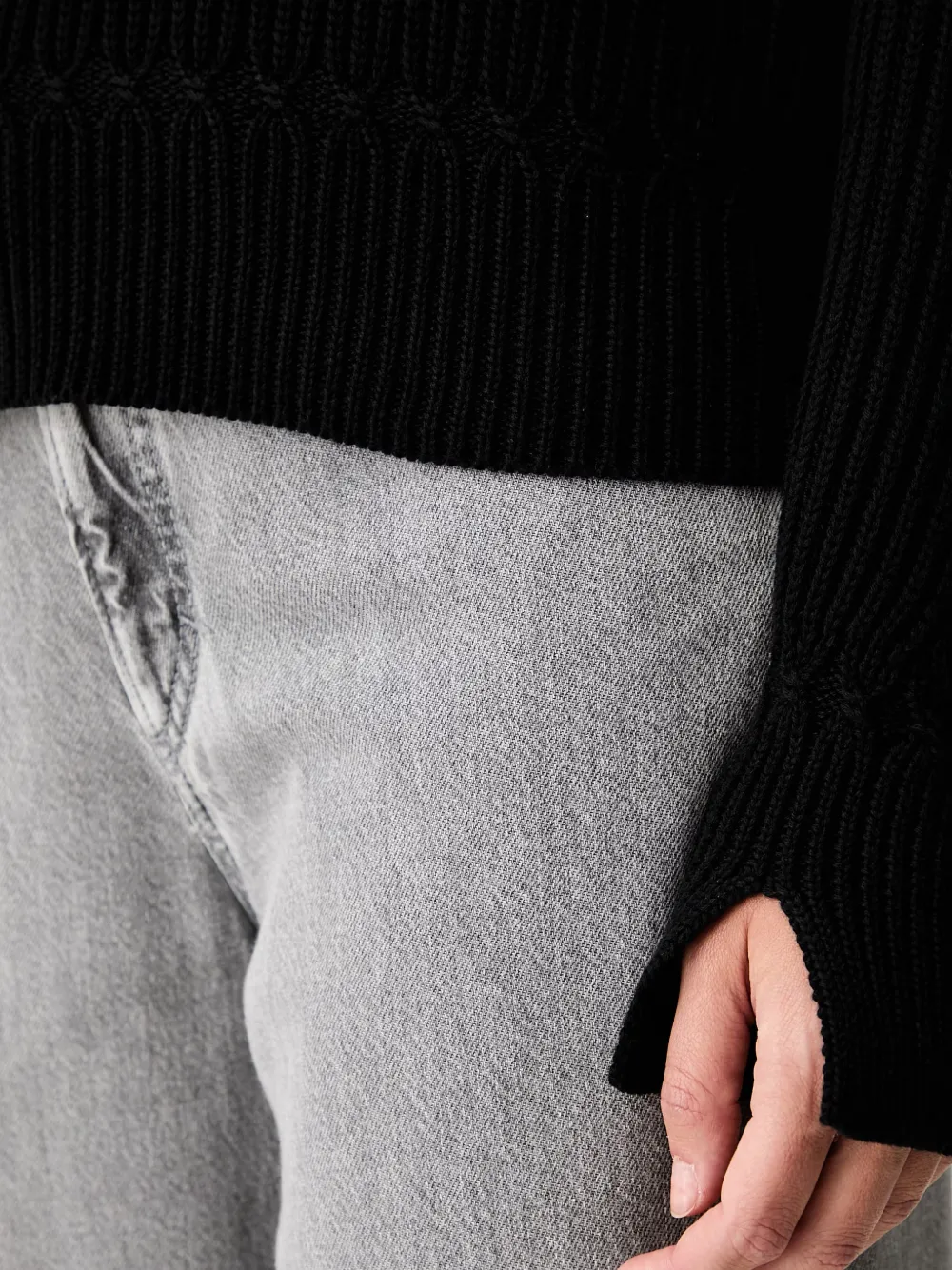 Armani Exchange Ribgebreide trui met gespreide kraag Zwart