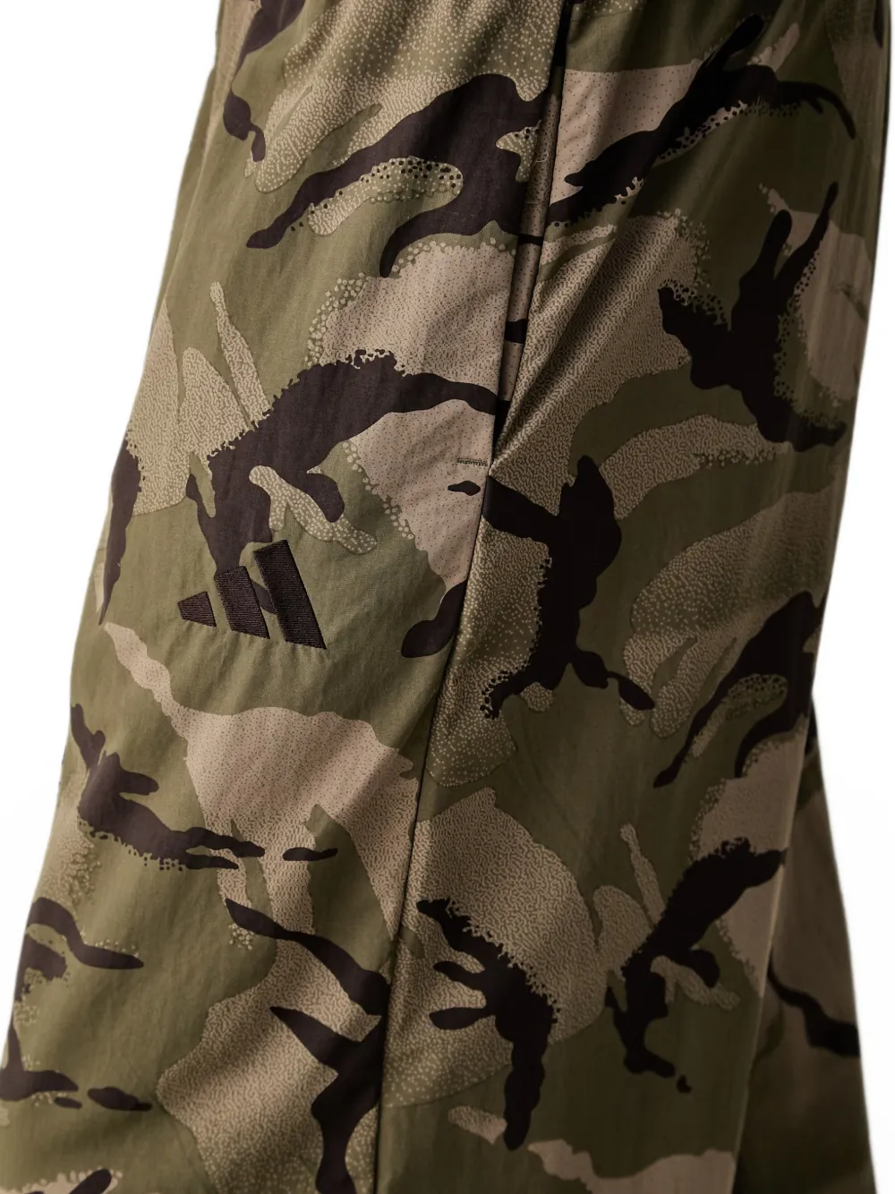 adidas Seasonal Essentials camo woven parachute tracksuit bottoms Groen