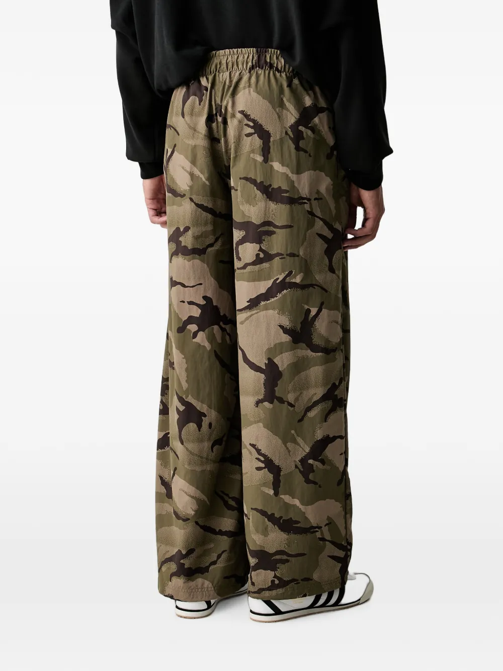 adidas Seasonal Essentials camo woven parachute tracksuit bottoms Groen