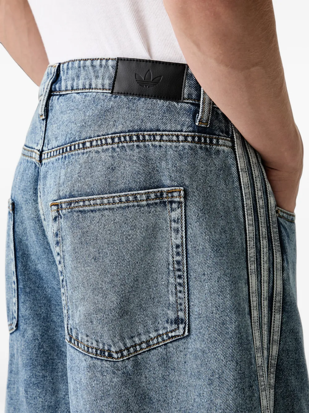 adidas Firedbird Adicolor denim jorts Blauw