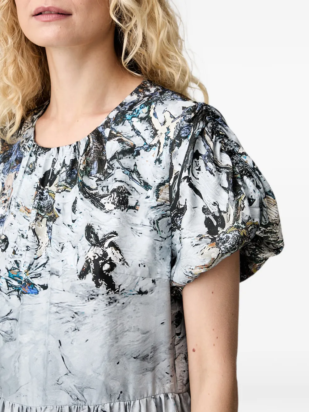 MUNTHE Jurk met abstracte print en pofmouwen Grijs