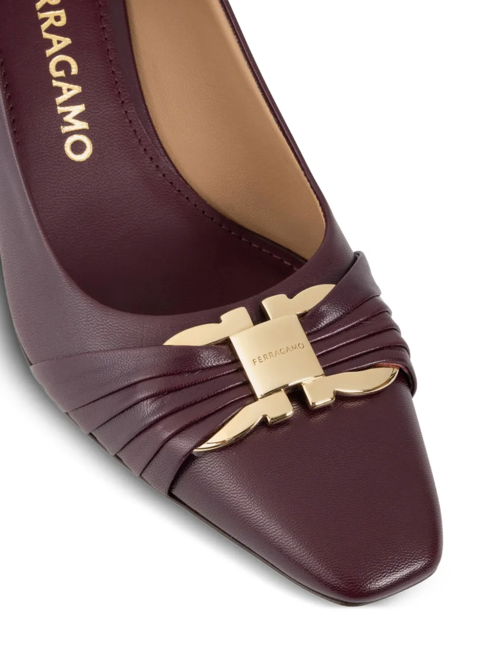 Ferragamo Gancini ornament pumps with bock heel Rood
