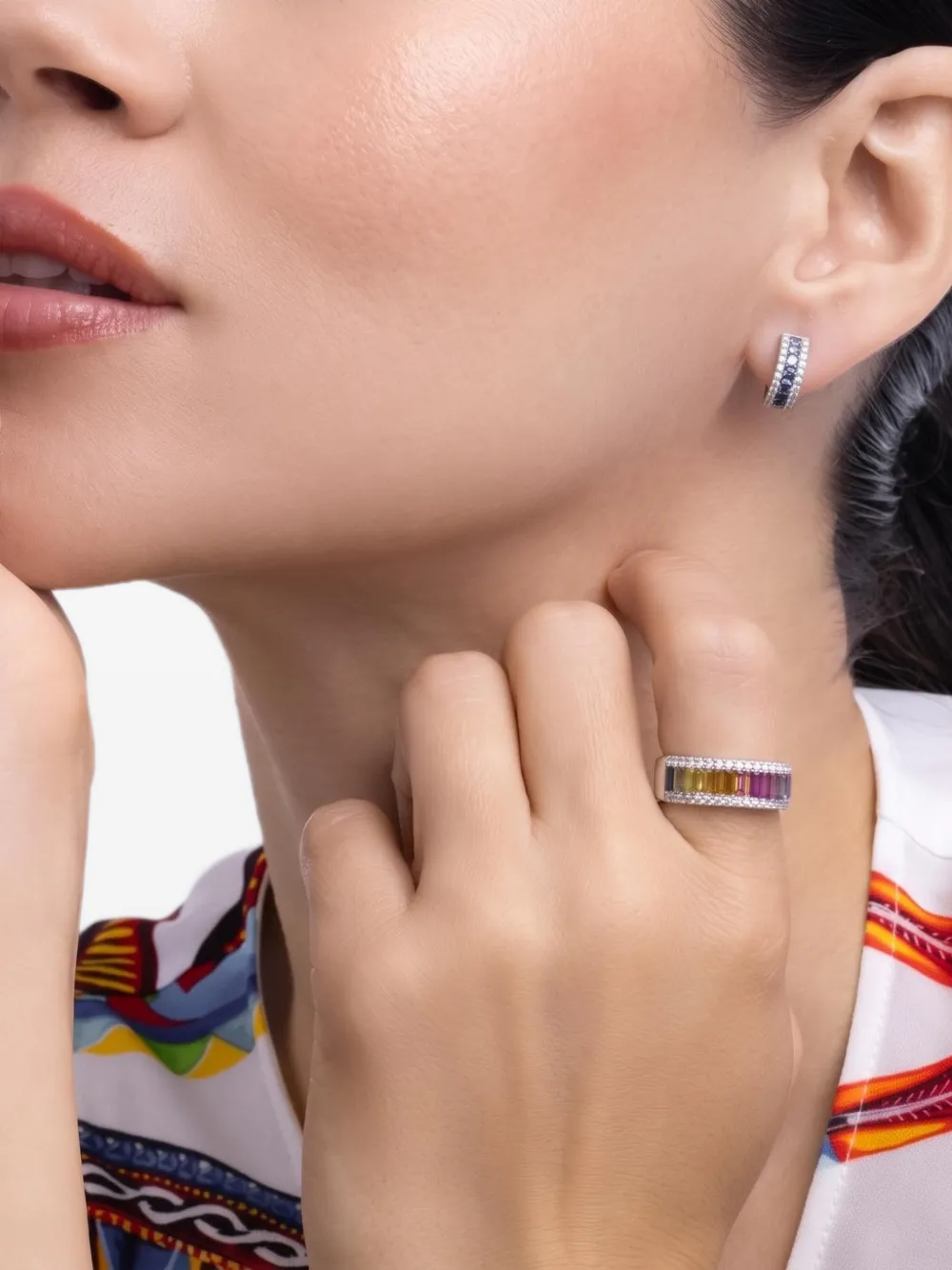 Lisa Nik Orecchini a cerchio Colors Collection con zaffiro e diamanti - Argento
