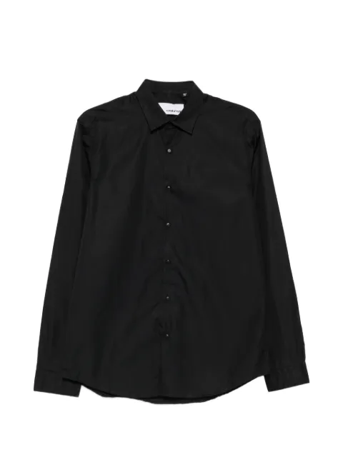 Costumein camisa con botones