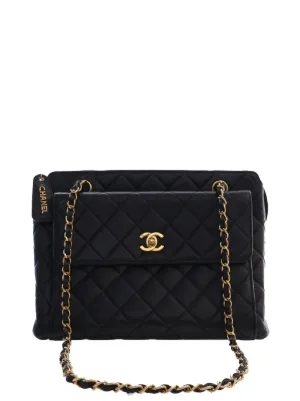 CHANEL ブラック キルティング フラップバッグ CHANEL Pre-Owned キルティング フラップバッグ | ブラック | FARFETCH JP