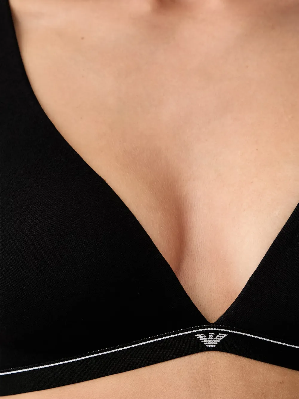Emporio Armani Triangel bh met logoprint Zwart