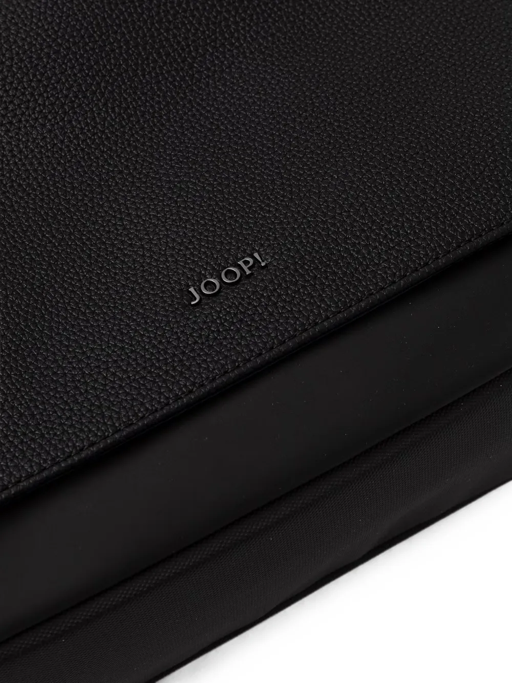 Joop! Lanciano Nevio messengertas met omslag en logoplakkaat Zwart