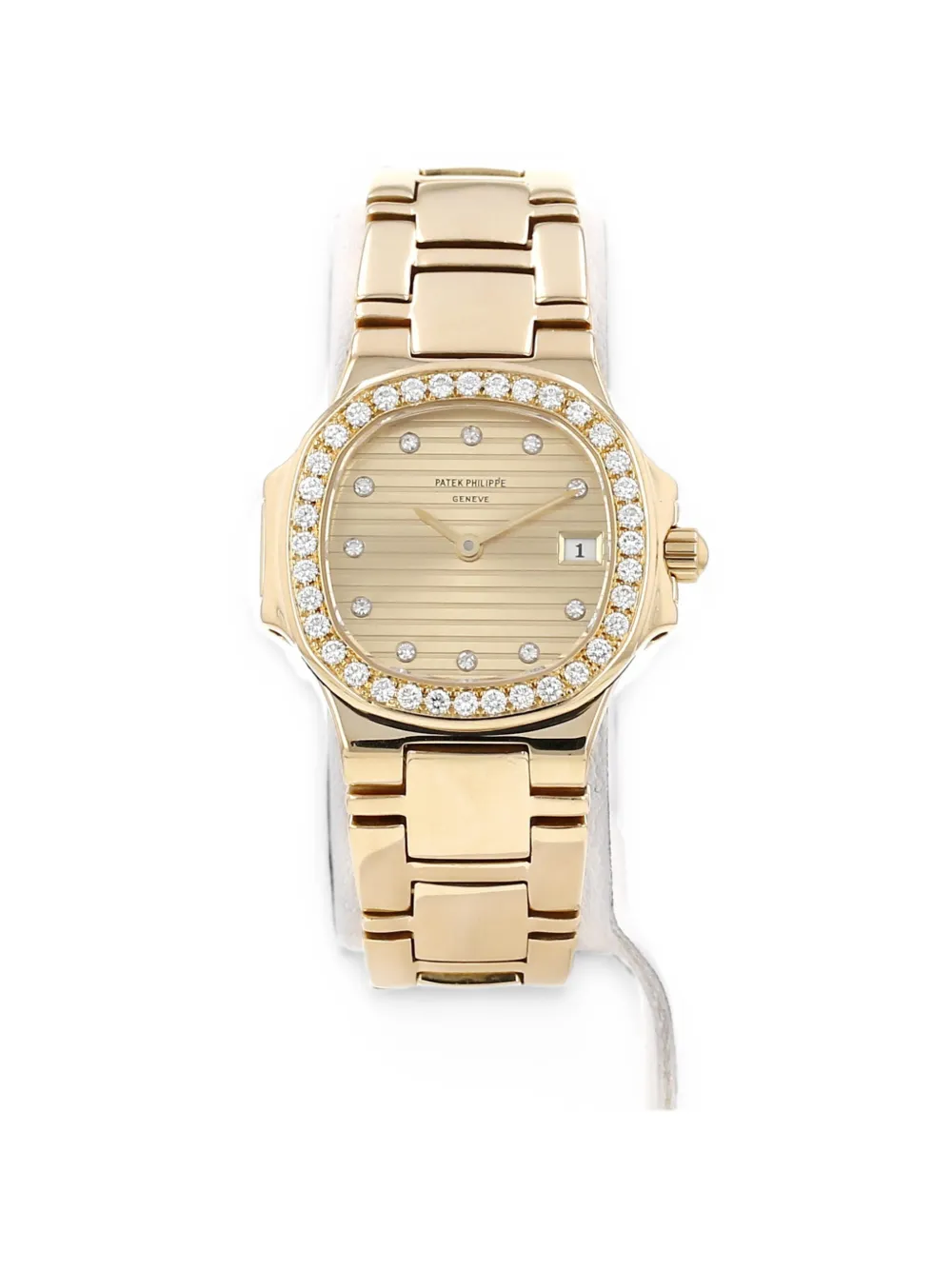 Pre-owned Patek Philippe 1990 Nautilus 27mm Watch In Gold