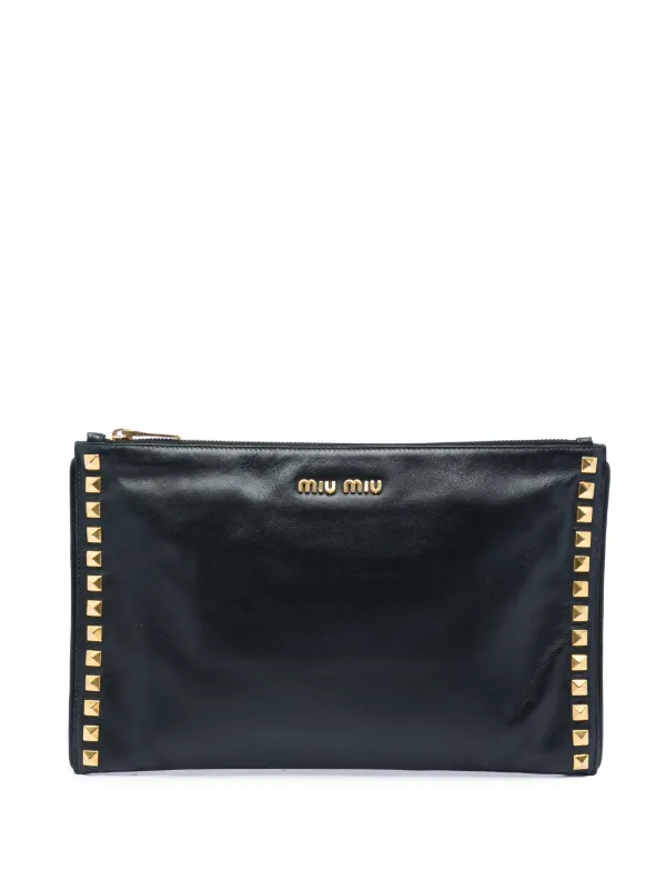 miu miu スタッズ付きクラッチバッグ Miu Miu Pre-Owned 2010-2026 スタッズ レザー ジップ クラッチバッグ