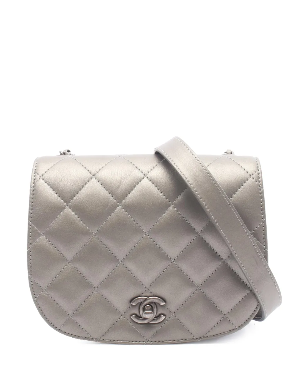 CHANEL Pre-Owned 2021-2026 Metallic Quilted Lambskin Saddle Flap crossbody bag - Grigio