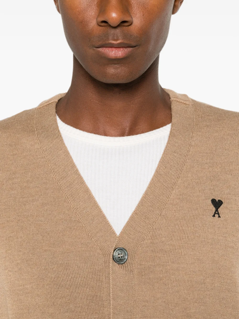 AMI Paris Vest met V-hals Beige