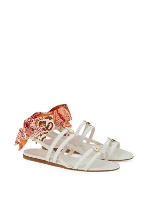 Ferragamo sandalias de piel con mascada estampada