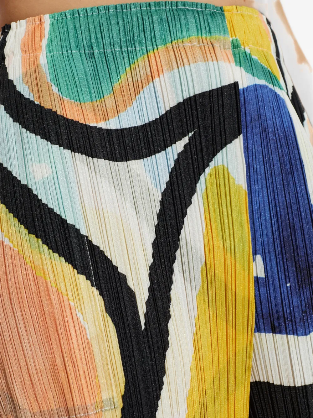 Pleats Please Issey Miyake Roll broek met plissé-effect en abstracte print Beige