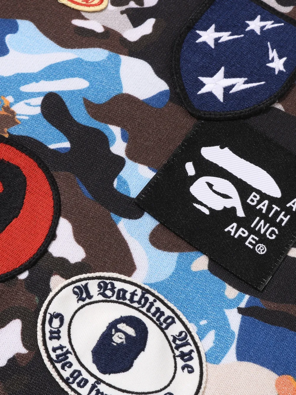 A BATHING APE Hybrid Camo Shark hoodie met meerdere badges Bruin