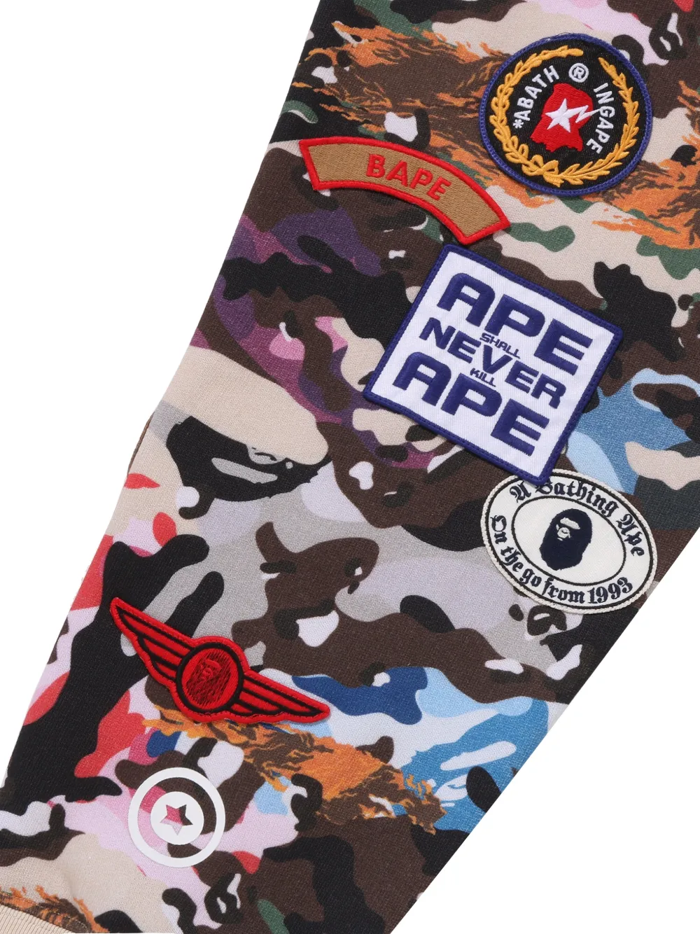 A BATHING APE Hybrid Camo Shark hoodie met meerdere badges Bruin