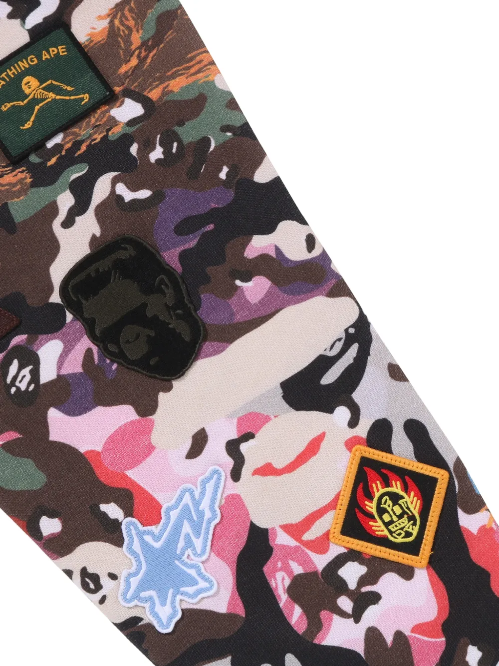 A BATHING APE Hybrid Camo Shark hoodie met meerdere badges Bruin