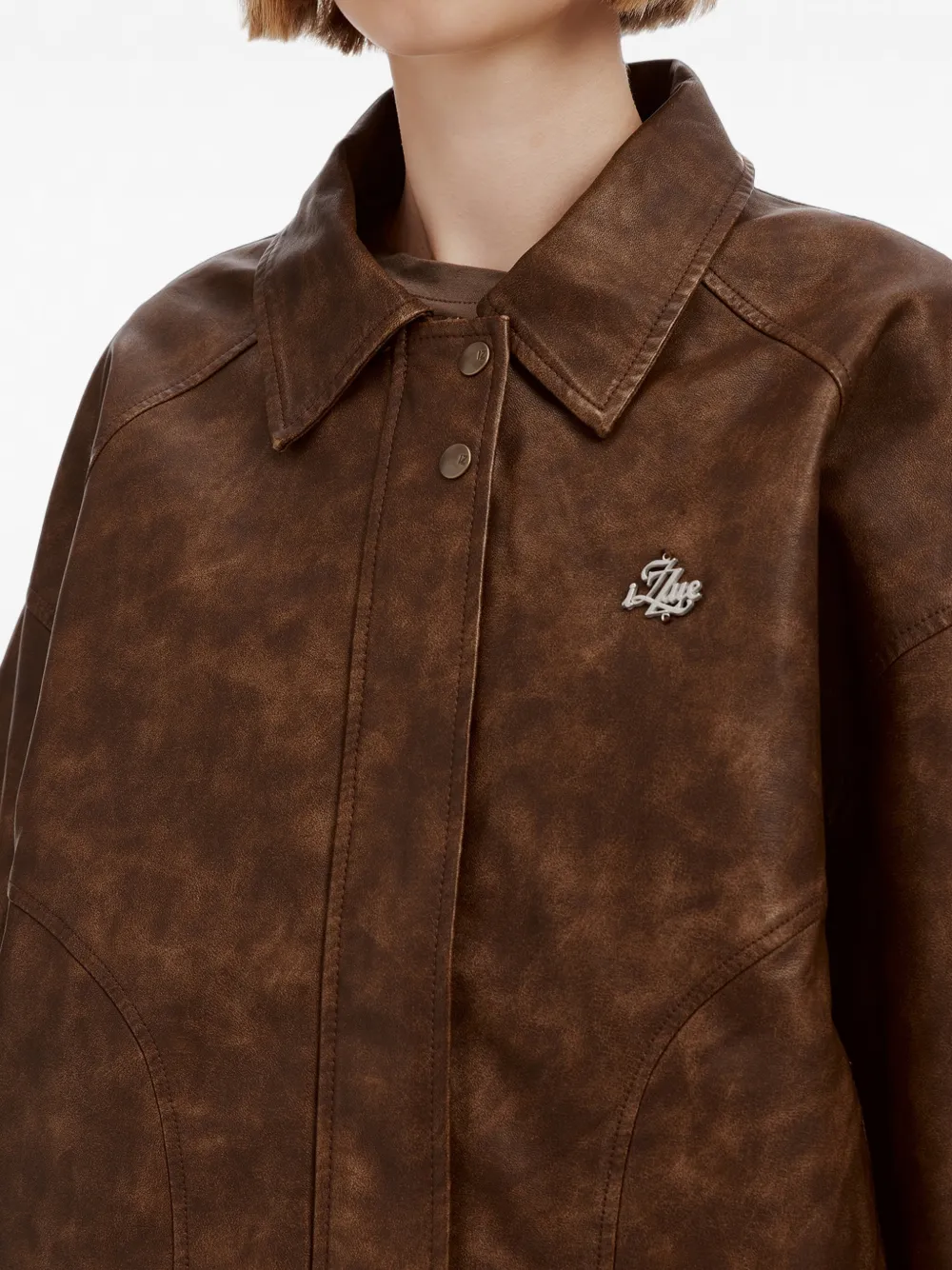 izzue Oversized jack met logoplakkaat Bruin